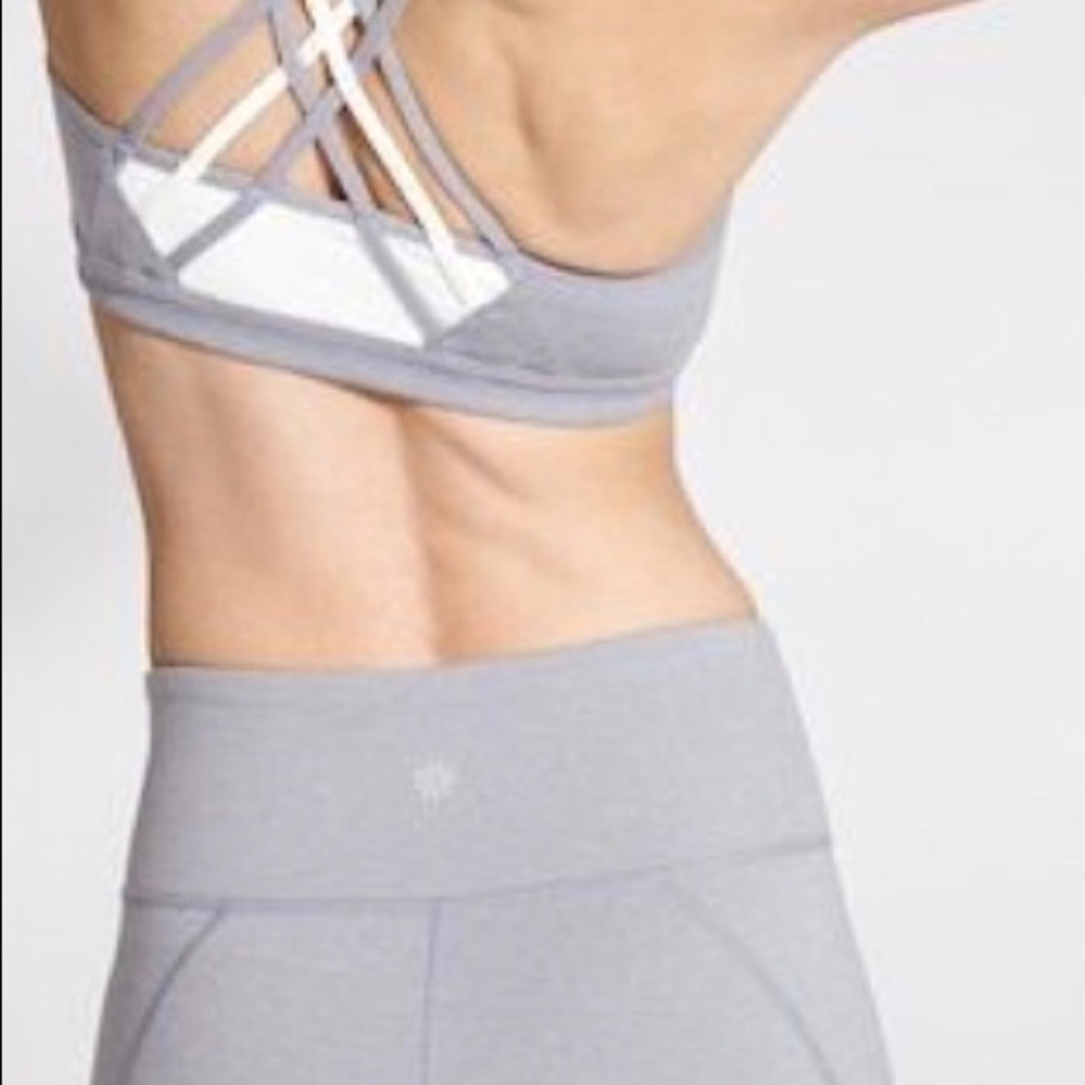 Athleta Fully focused Strappy Sports Bra xxs